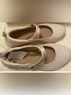 BNWOB J Sport Cream Mary Jane Dress Shoes for Women - US 10
